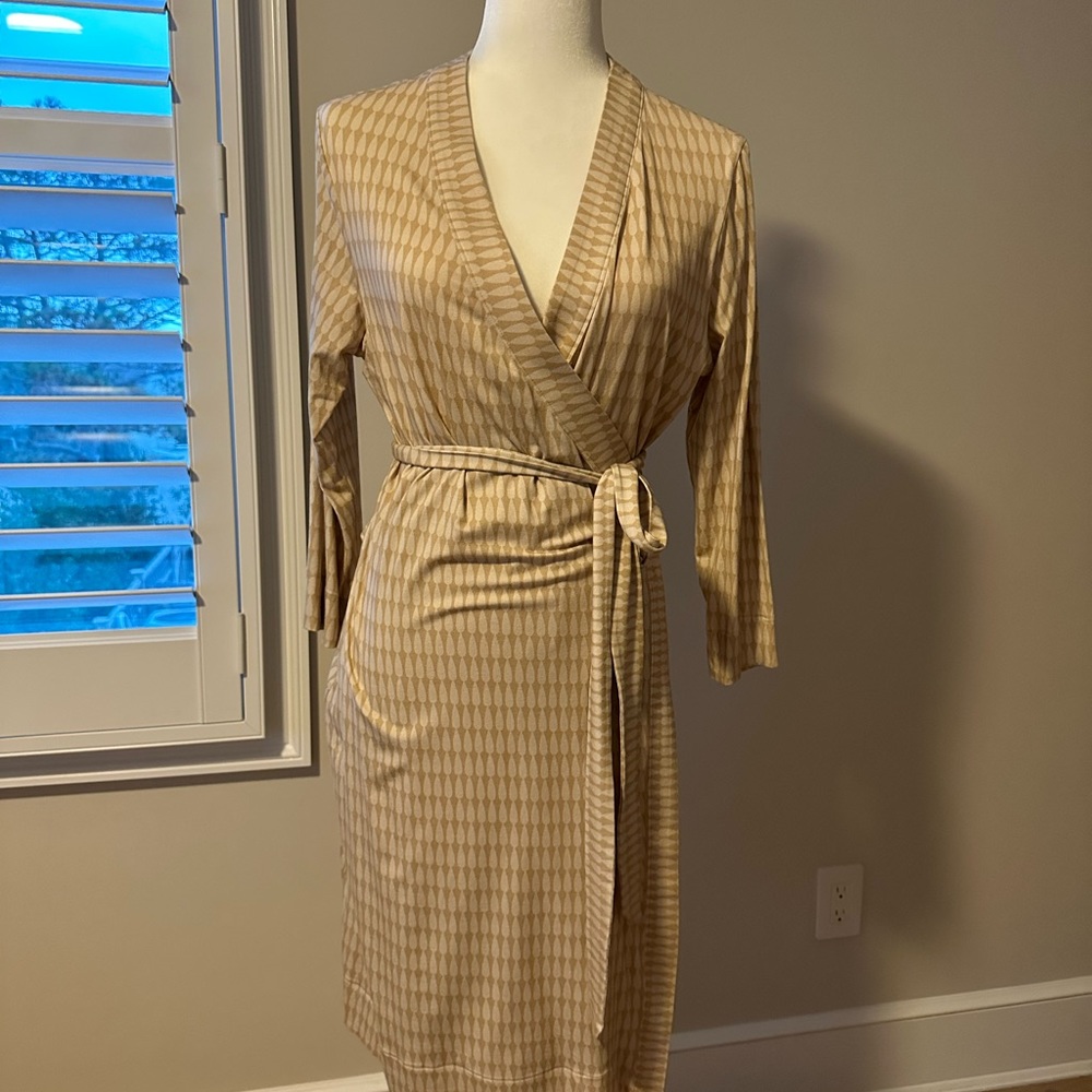 Tucker NYC wrap dress size M